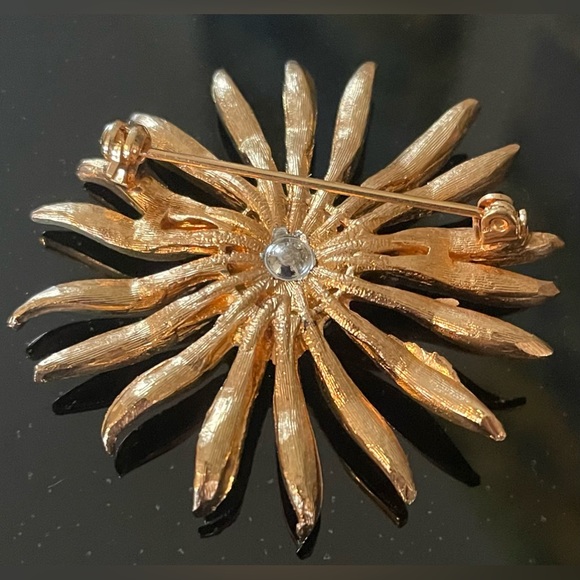 3 for $30 Vintage Floral Design Gold Tone Brooch Pin with Sparkling Crystals - Picture 4 of 7